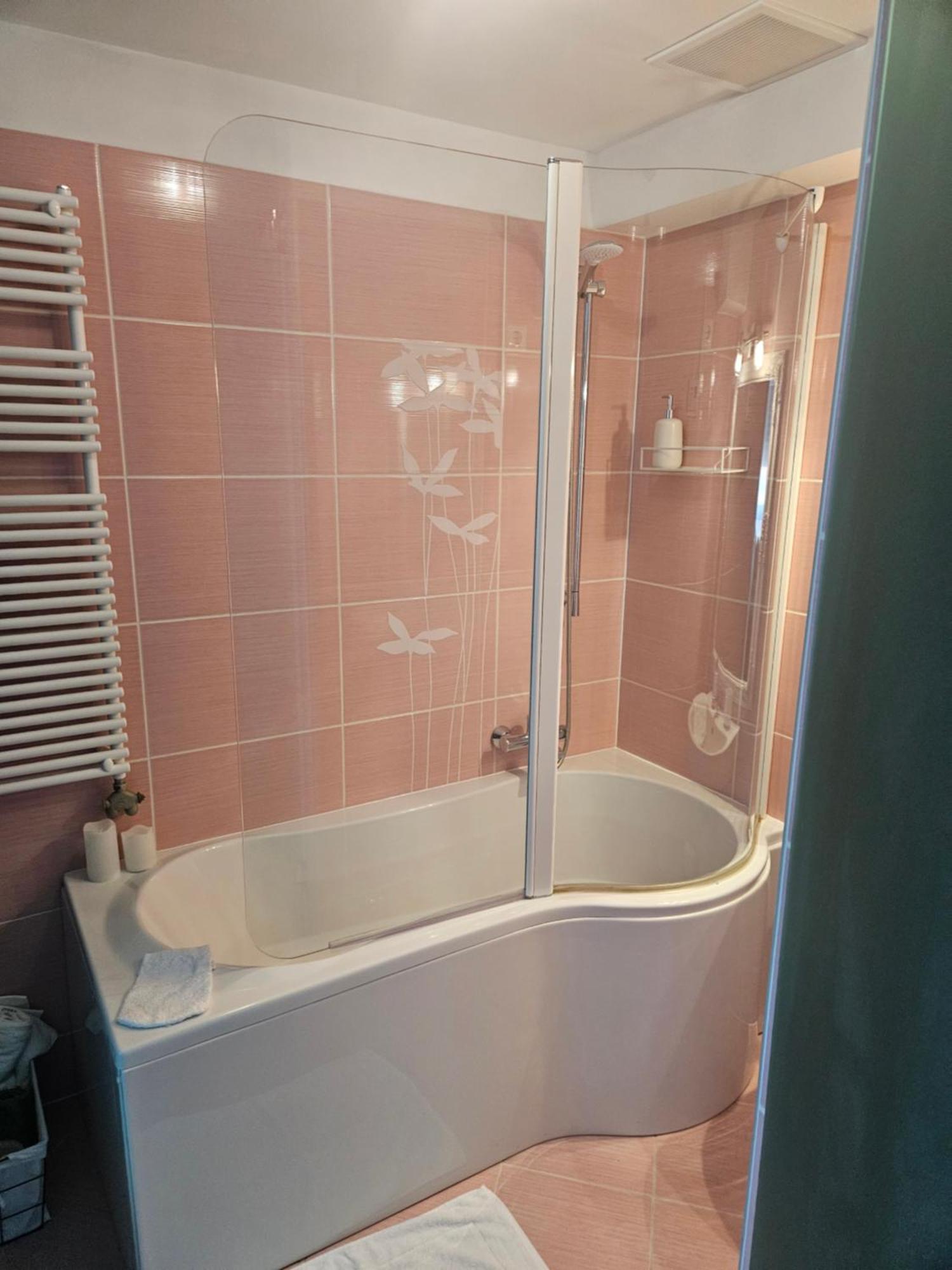 Hellowine Apartman เอ็กเกอร์ ภายนอก รูปภาพ